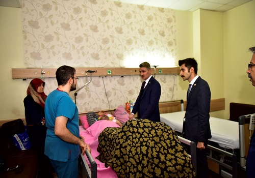Vali Baruş Kaza Yapan İl Göç Personelini Hastanede Ziyaret Etti