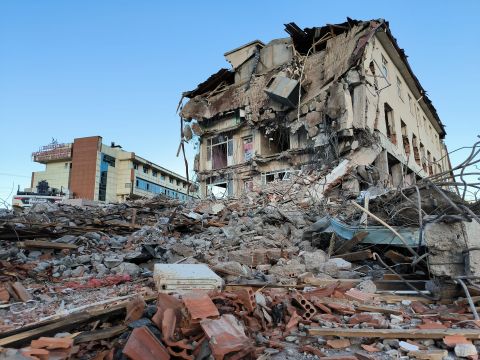 Doğanşehir'de yıkımlar devam ediyor 