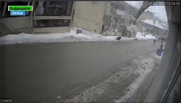 Doğanşehir'de Deprem Anı Güvenlik Kameralarında 