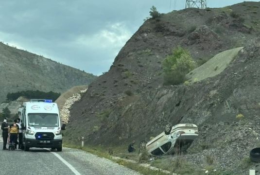 Doğanşehir'de devrilen otomobildeki 4 kişi yaralandı
