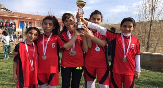 Atatürk Orta Okulundan Atletizm ve Masa Tenisi Başarısı