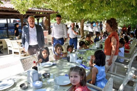 Belediye Başkanı Zelyurt, Kahvaltı Etkinliğinde Çocuklarla Bir Araya Geldi