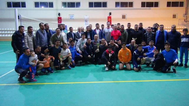 Doğanşehir’de voleybol turnuvasında kupalar sahiplerini buldu